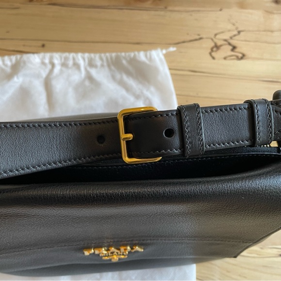 Milano Prada Leather Shoulder Bag with Authentication Card - Picture 3 of 14